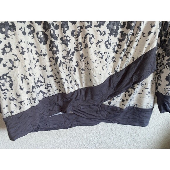 Southern Stitch Leopard Long Sleeve Cross Baggy Oversize Soft Stretch EUC S - Picture 3 of 4